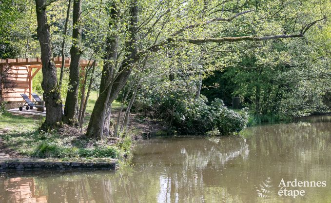 Chalet romantique au bord de l'eau pour 2 personnes � Momignies