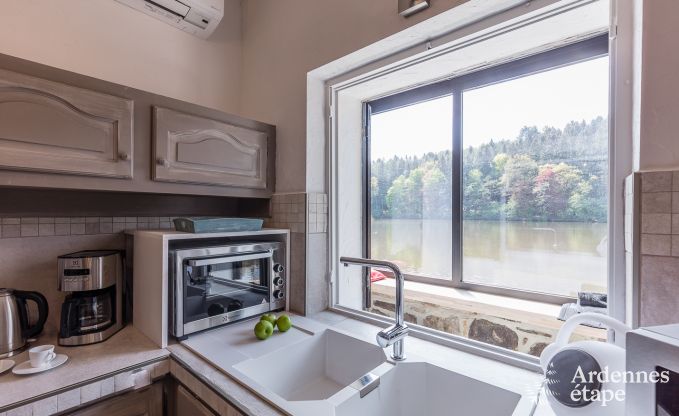 Chalet romantique au bord de l'eau pour 2 personnes � Momignies