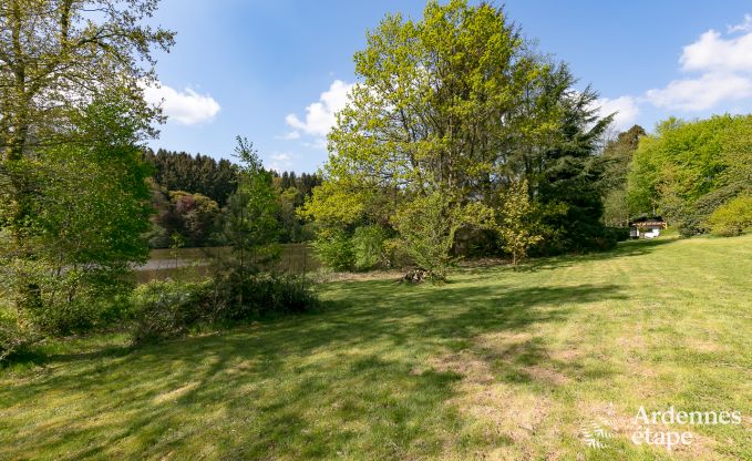 Chalet romantique au bord de l'eau pour 2 personnes � Momignies