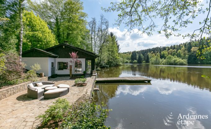 Chalet romantique au bord de l'eau pour 2 personnes � Momignies
