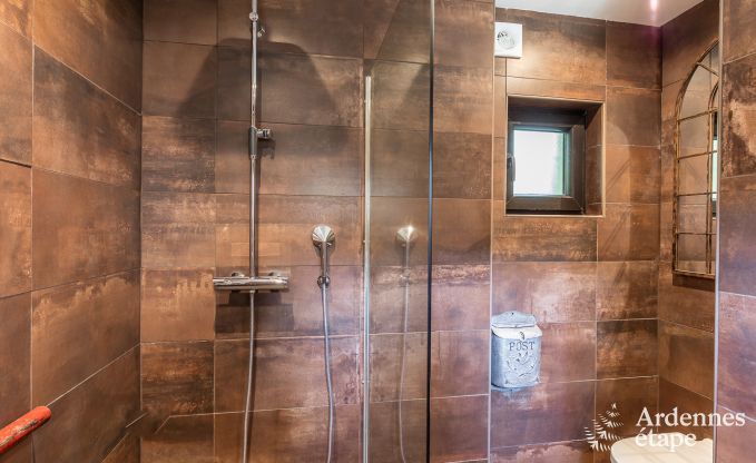 Chalet romantique au bord de l'eau pour 2 personnes � Momignies