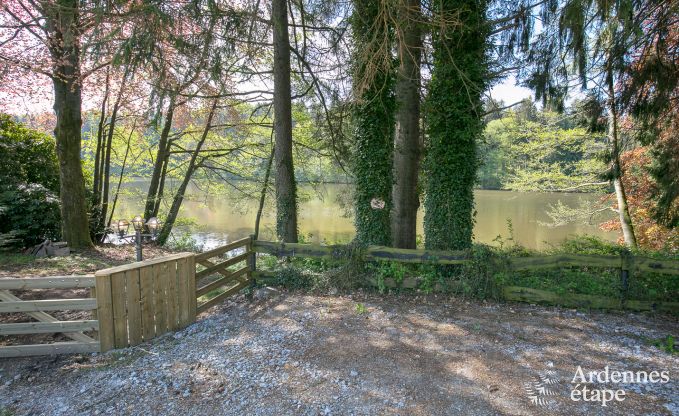 Chalet romantique au bord de l'eau pour 2 personnes  Momignies