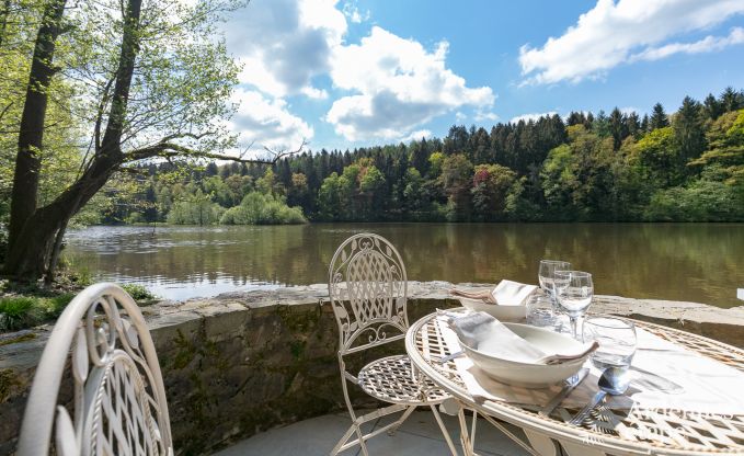 Chalet romantique au bord de l'eau pour 2 personnes  Momignies
