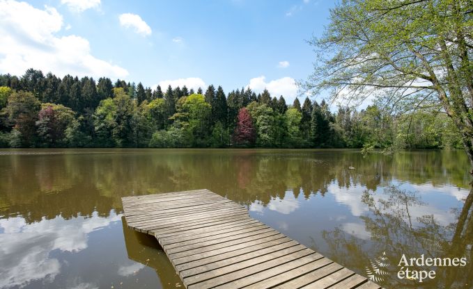 Chalet romantique au bord de l'eau pour 2 personnes  Momignies