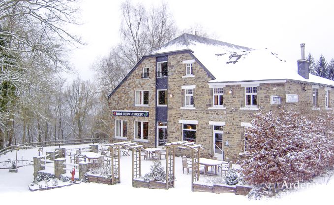 Escapade en pleine nature en Ardenne : Villa spacieuse � Houffalize (Nadrin) pour 28 personnes avec nombreux �quipements et services, animaux bienvenus
