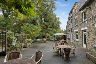 Villa de groupe  Houffalize en Ardenne : idale pour 18 personnes avec piscine, sauna et salle de jeux