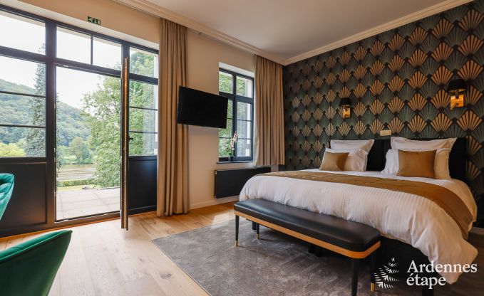 Grande villa au bord de l'eau � Namur pour 25 personnes avec 8 chambres et salles de bains, jardin priv� et cuisine �quip�e professionnellement