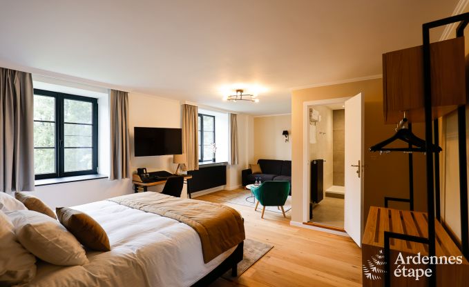 Grande villa au bord de l'eau � Namur pour 25 personnes avec 8 chambres et salles de bains, jardin priv� et cuisine �quip�e professionnellement