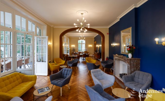 Grande villa au bord de l'eau � Namur pour 25 personnes avec 8 chambres et salles de bains, jardin priv� et cuisine �quip�e professionnellement