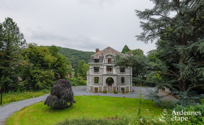 Grande villa au bord de l'eau � Namur pour 25 personnes avec 8 chambres et salles de bains, jardin priv� et cuisine �quip�e professionnellement