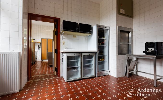 Grande villa au bord de l'eau � Namur pour 25 personnes avec 8 chambres et salles de bains, jardin priv� et cuisine �quip�e professionnellement