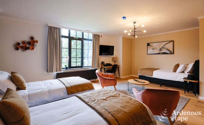 Grande villa au bord de l'eau � Namur pour 25 personnes avec 8 chambres et salles de bains, jardin priv� et cuisine �quip�e professionnellement