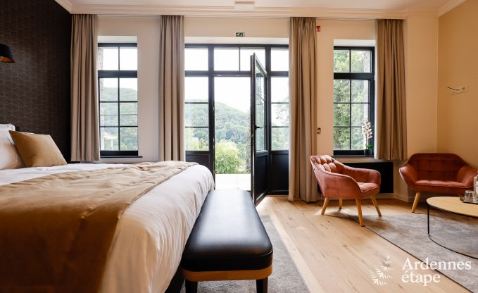 Grande villa au bord de l'eau � Namur pour 25 personnes avec 8 chambres et salles de bains, jardin priv� et cuisine �quip�e professionnellement