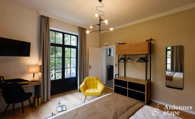 Grande villa au bord de l'eau � Namur pour 25 personnes avec 8 chambres et salles de bains, jardin priv� et cuisine �quip�e professionnellement