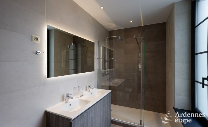 Grande villa au bord de l'eau � Namur pour 25 personnes avec 8 chambres et salles de bains, jardin priv� et cuisine �quip�e professionnellement