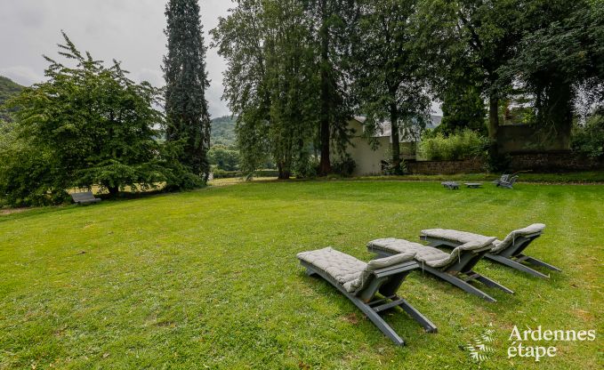 Grande villa au bord de l'eau � Namur pour 25 personnes avec 8 chambres et salles de bains, jardin priv� et cuisine �quip�e professionnellement