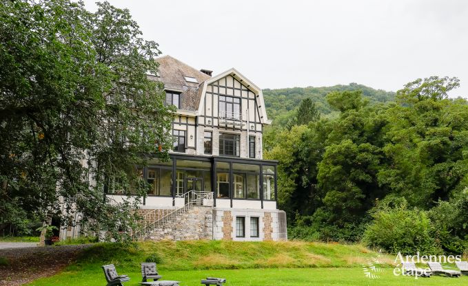 Grande villa au bord de l'eau � Namur pour 25 personnes avec 8 chambres et salles de bains, jardin priv� et cuisine �quip�e professionnellement