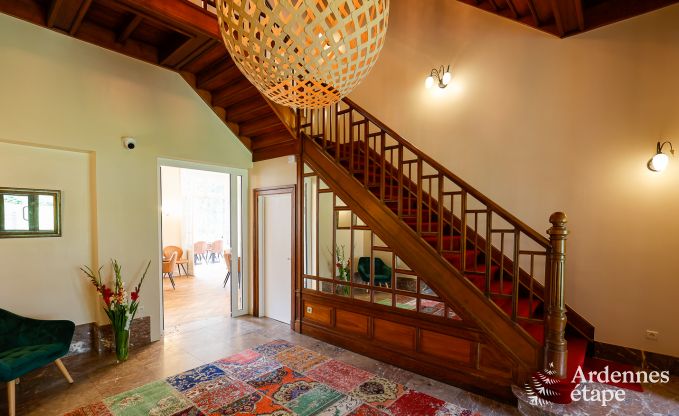 Grande villa au bord de l'eau � Namur pour 25 personnes avec 8 chambres et salles de bains, jardin priv� et cuisine �quip�e professionnellement