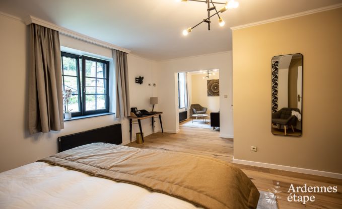 Grande villa au bord de l'eau � Namur pour 25 personnes avec 8 chambres et salles de bains, jardin priv� et cuisine �quip�e professionnellement