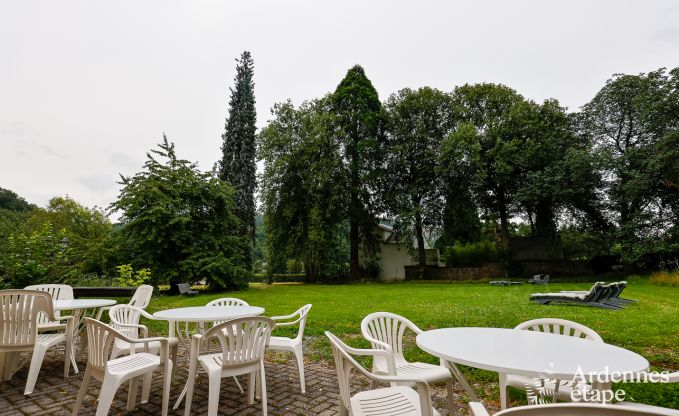 Grande villa au bord de l'eau � Namur pour 25 personnes avec 8 chambres et salles de bains, jardin priv� et cuisine �quip�e professionnellement