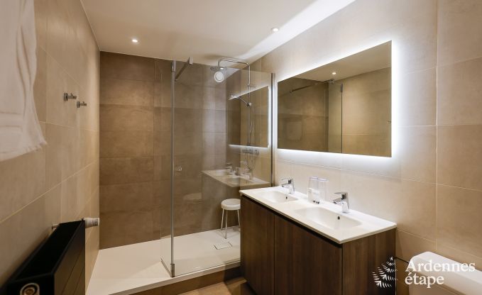 Grande villa au bord de l'eau � Namur pour 25 personnes avec 8 chambres et salles de bains, jardin priv� et cuisine �quip�e professionnellement