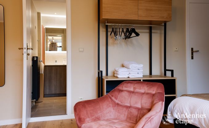 Grande villa au bord de l'eau � Namur pour 25 personnes avec 8 chambres et salles de bains, jardin priv� et cuisine �quip�e professionnellement