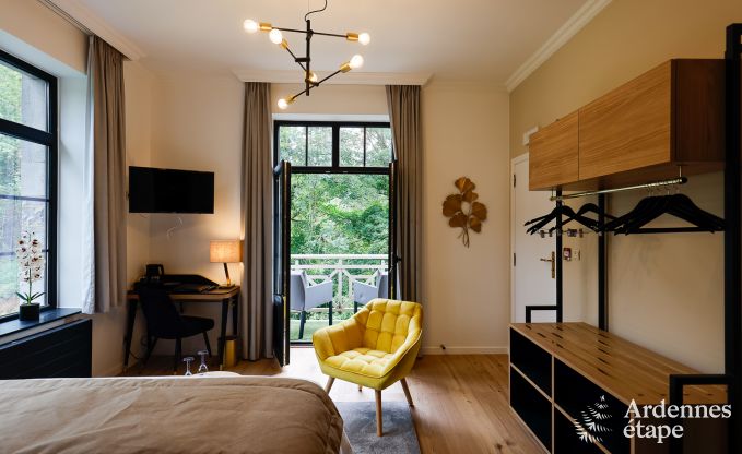 Grande villa au bord de l'eau � Namur pour 25 personnes avec 8 chambres et salles de bains, jardin priv� et cuisine �quip�e professionnellement