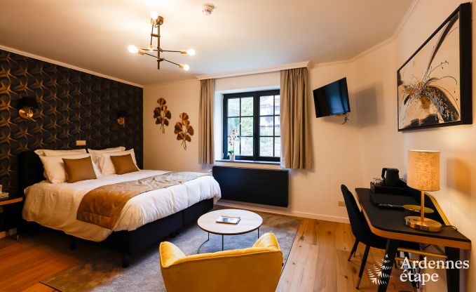 Grande villa au bord de l'eau � Namur pour 25 personnes avec 8 chambres et salles de bains, jardin priv� et cuisine �quip�e professionnellement