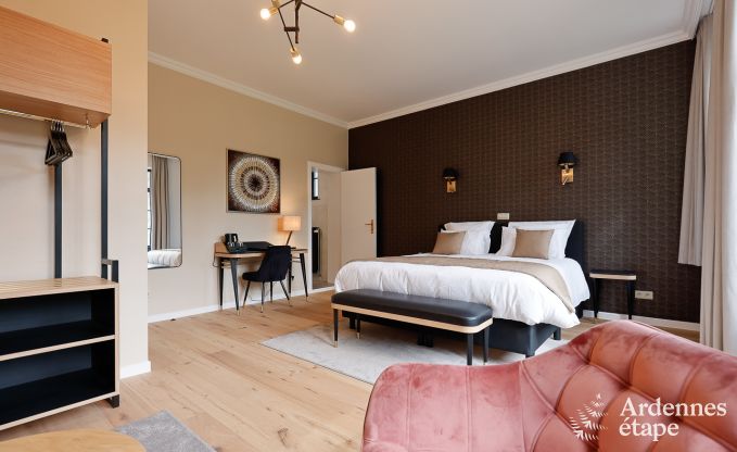 Grande villa au bord de l'eau � Namur pour 25 personnes avec 8 chambres et salles de bains, jardin priv� et cuisine �quip�e professionnellement