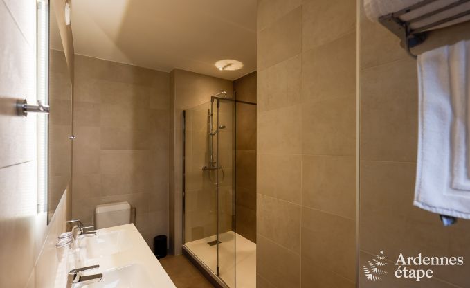 Grande villa au bord de l'eau � Namur pour 25 personnes avec 8 chambres et salles de bains, jardin priv� et cuisine �quip�e professionnellement