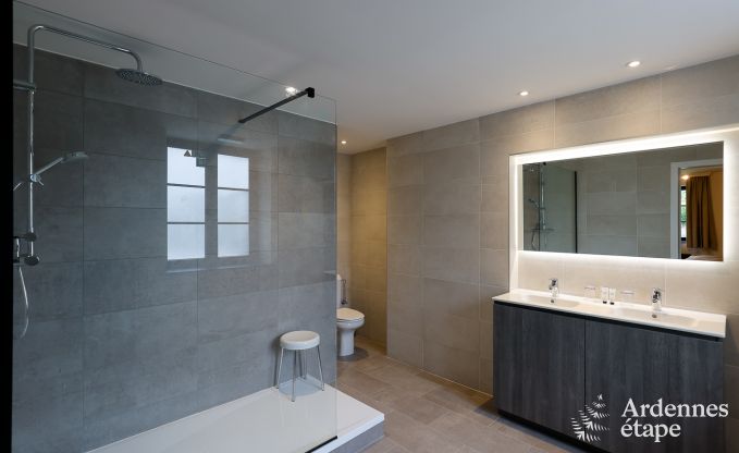 Grande villa au bord de l'eau � Namur pour 25 personnes avec 8 chambres et salles de bains, jardin priv� et cuisine �quip�e professionnellement