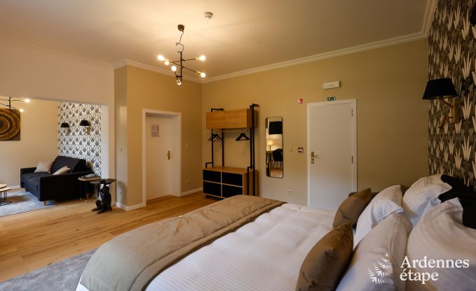 Grande villa au bord de l'eau � Namur pour 25 personnes avec 8 chambres et salles de bains, jardin priv� et cuisine �quip�e professionnellement