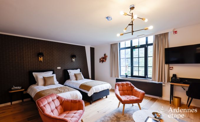 Grande villa au bord de l'eau � Namur pour 25 personnes avec 8 chambres et salles de bains, jardin priv� et cuisine �quip�e professionnellement