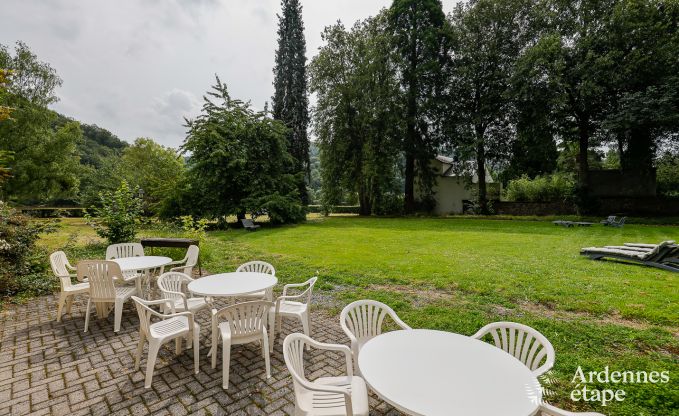 Grande villa au bord de l'eau � Namur pour 25 personnes avec 8 chambres et salles de bains, jardin priv� et cuisine �quip�e professionnellement