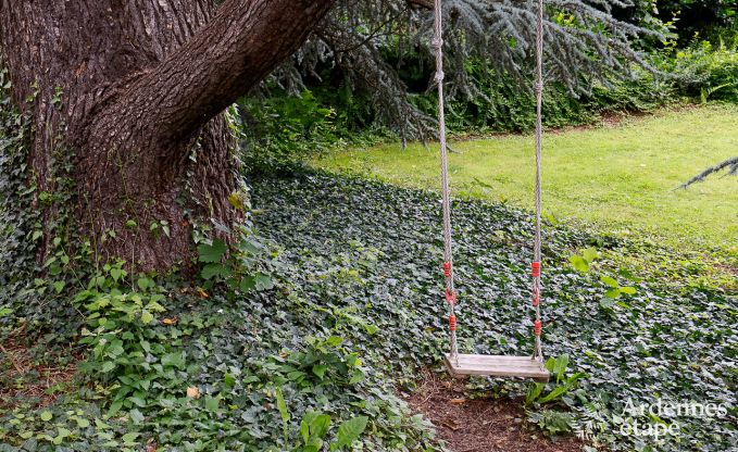 Grande villa au bord de l'eau � Namur pour 25 personnes avec 8 chambres et salles de bains, jardin priv� et cuisine �quip�e professionnellement