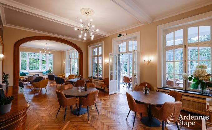 Grande villa au bord de l'eau � Namur pour 25 personnes avec 8 chambres et salles de bains, jardin priv� et cuisine �quip�e professionnellement