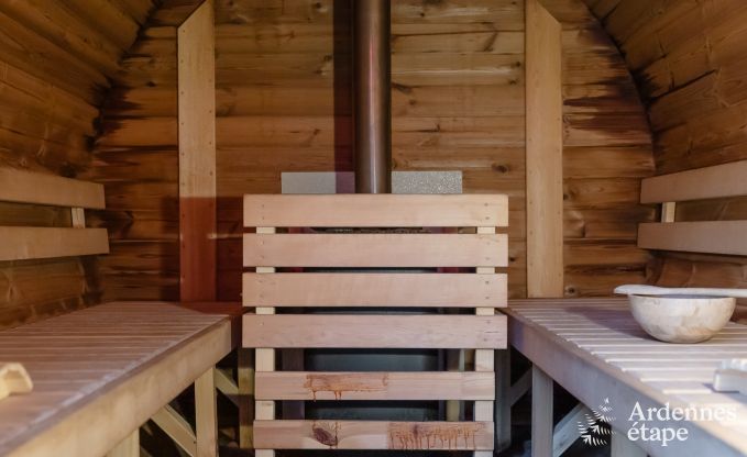 Maison de vacances confortable  Neufchteau, idale pour 15 personnes, avec jacuzzi, sauna et quipements de jeu