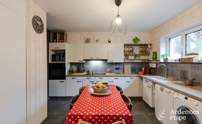Maison de vacances confortable � Neufch�teau, id�ale pour 15 personnes, avec jacuzzi, sauna et �quipements de jeu