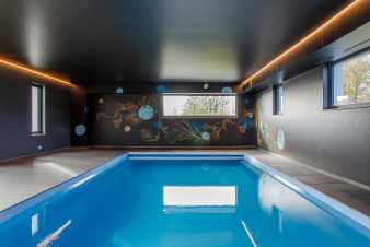 Villa de luxe à Neufchâteau avec piscine, 4 chambres, 8 pers., idéal pour familles