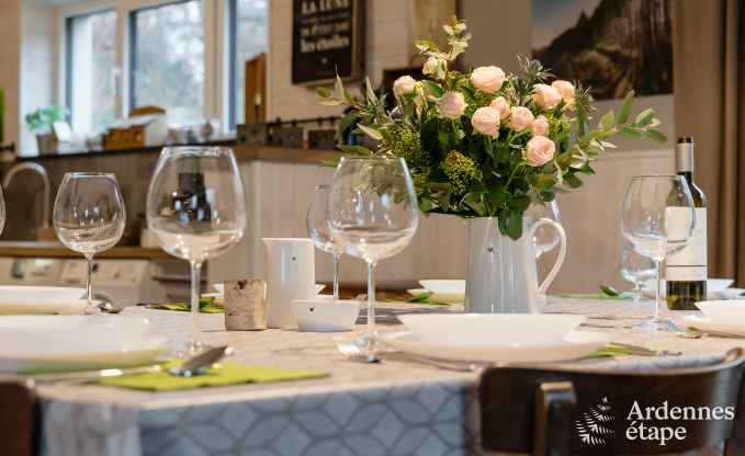 Maison de vacances confortable � Neufch�teau, id�ale pour 15 personnes, avec jacuzzi, sauna et �quipements de jeu