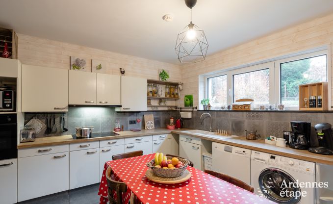 Maison de vacances confortable � Neufch�teau, id�ale pour 15 personnes, avec jacuzzi, sauna et �quipements de jeu
