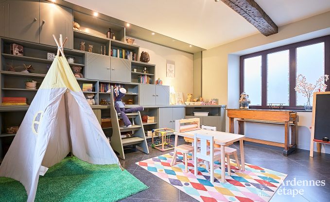 Maison de vacances � Onhaye avec piscine, jacuzzi, sauna et salles de jeux pour 14 personnes pr�s de Dinant