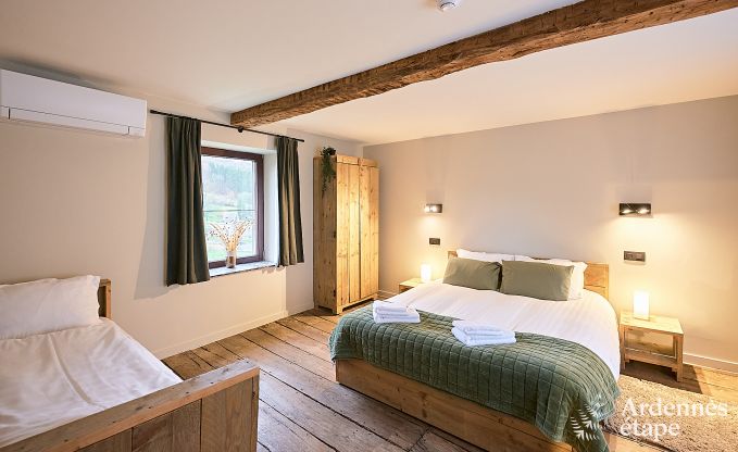 Maison de vacances � Onhaye avec piscine, jacuzzi, sauna et salles de jeux pour 14 personnes pr�s de Dinant