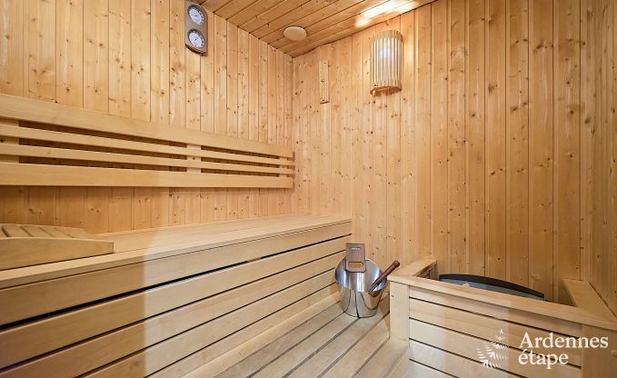 Maison de vacances � Onhaye avec piscine, jacuzzi, sauna et salles de jeux pour 14 personnes pr�s de Dinant