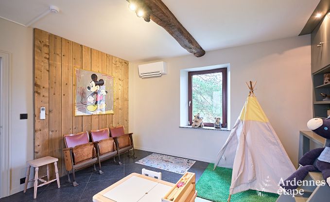 Maison de vacances � Onhaye avec piscine, jacuzzi, sauna et salles de jeux pour 14 personnes pr�s de Dinant