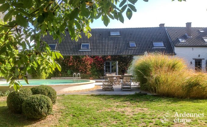 Charmante maison de vacances pour 4 adultes uniquement avec piscine intérieure à Oteppe.