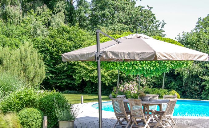 Charmante maison de vacances pour 4 adultes uniquement avec piscine intérieure à Oteppe.