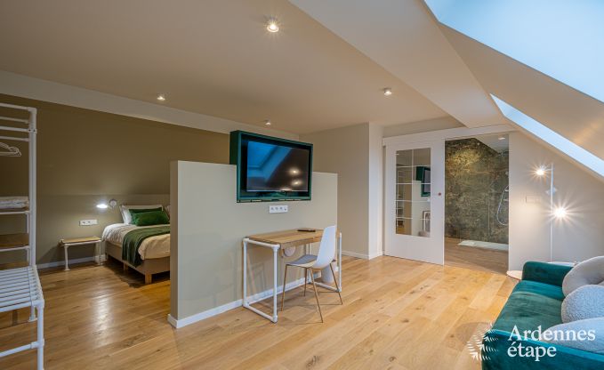 Chteau de luxe pour 30 personnes  Ouffet avec 14 chambres, 12 salles de bains, piscine intrieure, sauna et jardin priv