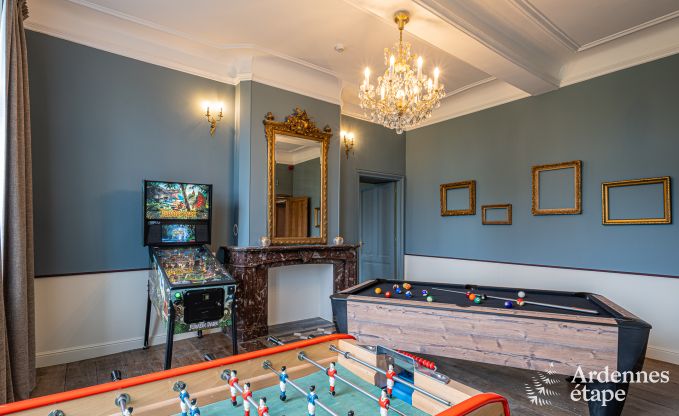 Chteau de luxe pour 30 personnes  Ouffet avec 14 chambres, 12 salles de bains, piscine intrieure, sauna et jardin priv