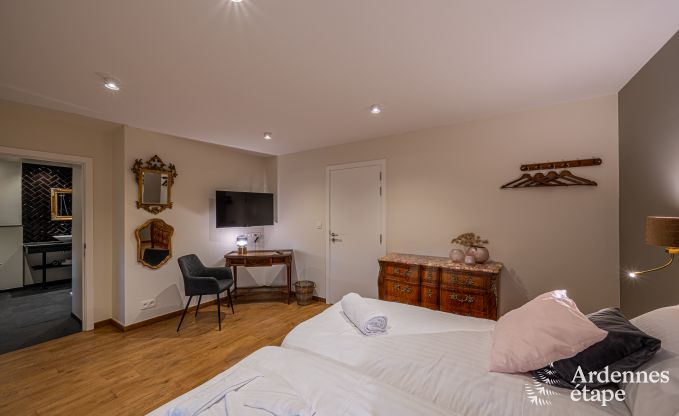 Chteau de luxe pour 30 personnes  Ouffet avec 14 chambres, 12 salles de bains, piscine intrieure, sauna et jardin priv